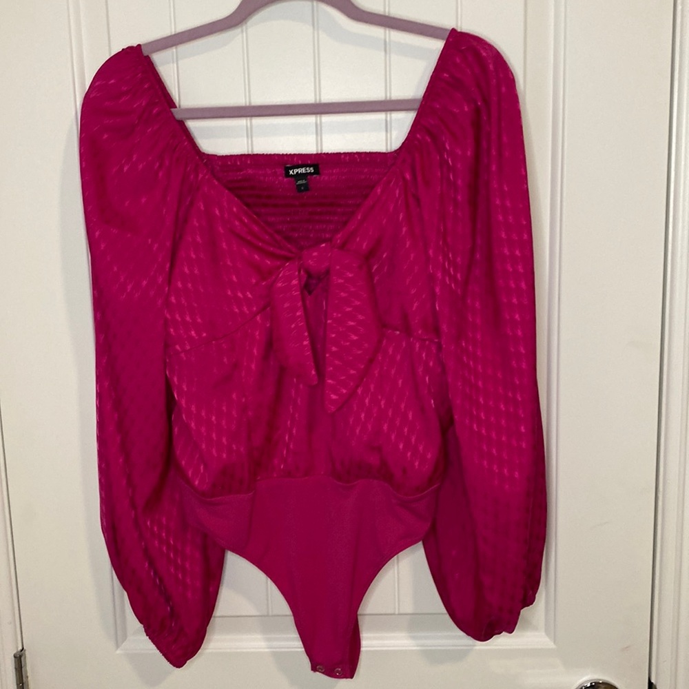 Express. Puff sleeve bodysuit